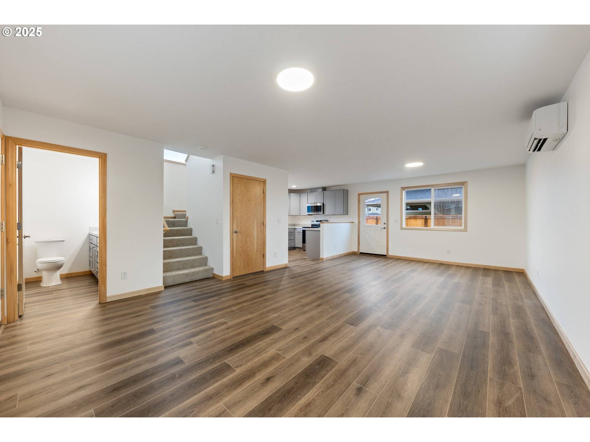 Eugene, OR 97402,639 OAKWOOD DR