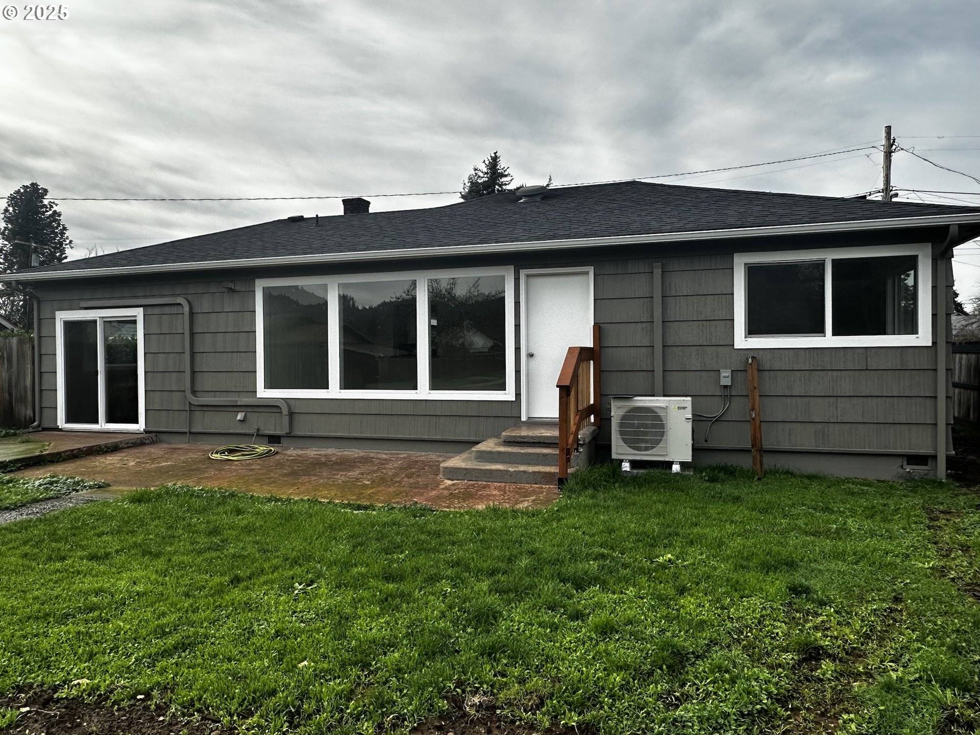 Cottage Grove, OR 97424,818 S 1ST ST