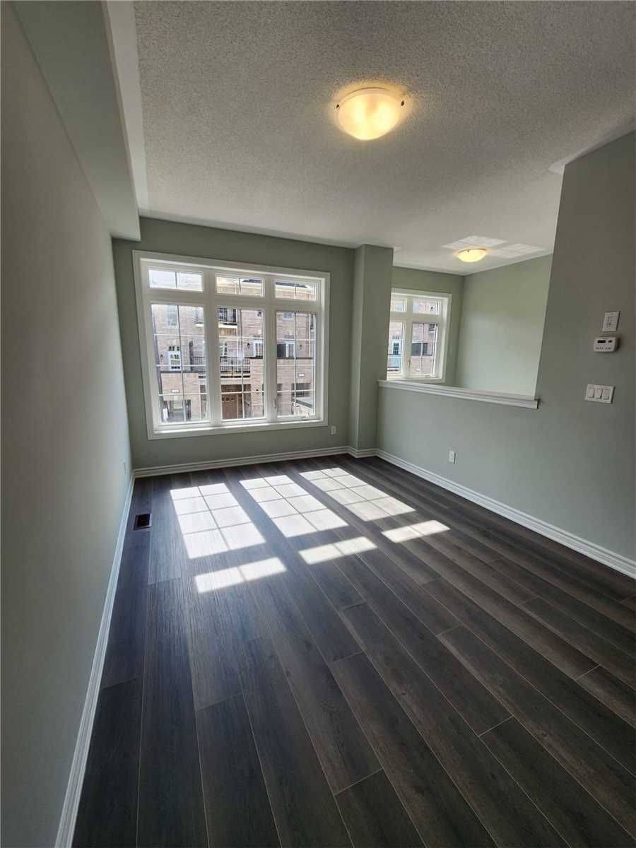 Whitby, ON L1P 0P1,8 Royal Collection WAY