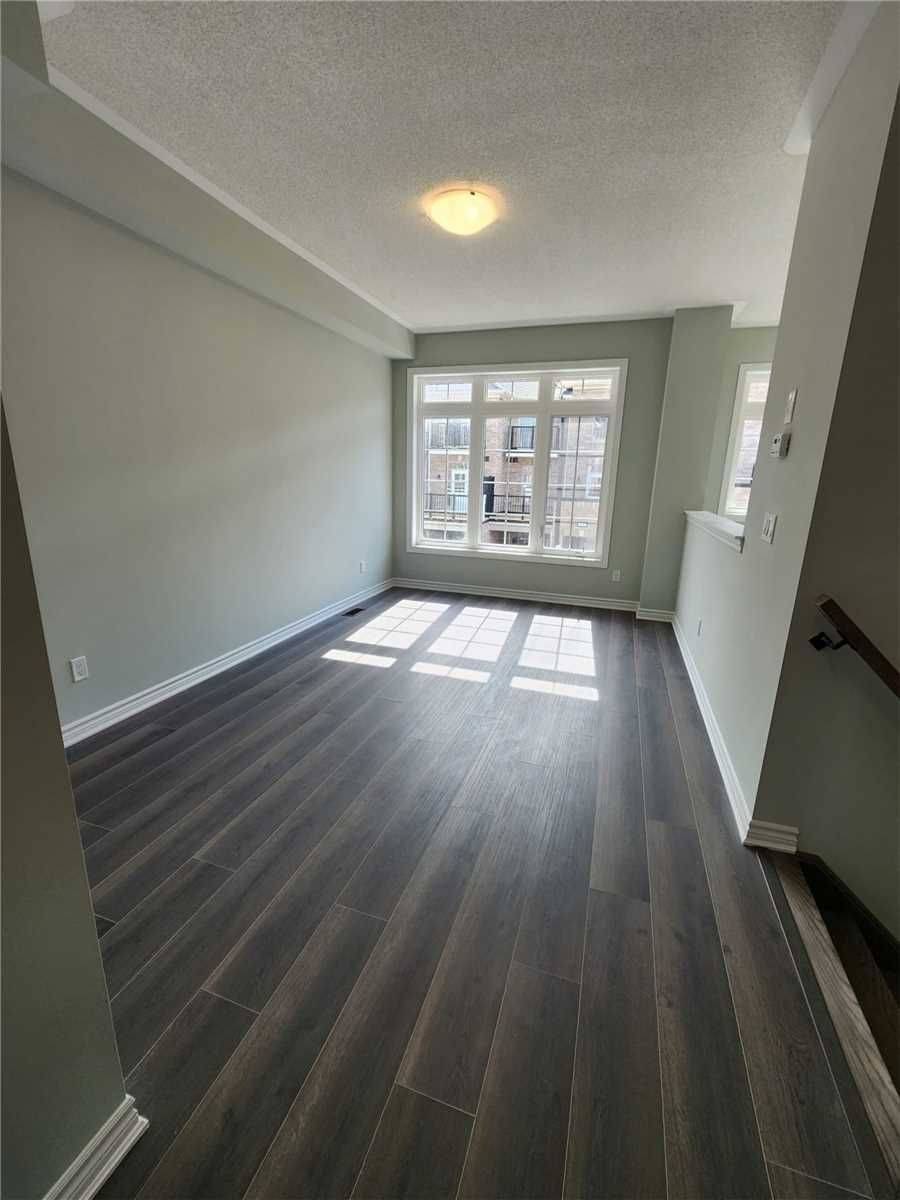 Whitby, ON L1P 0P1,8 Royal Collection WAY