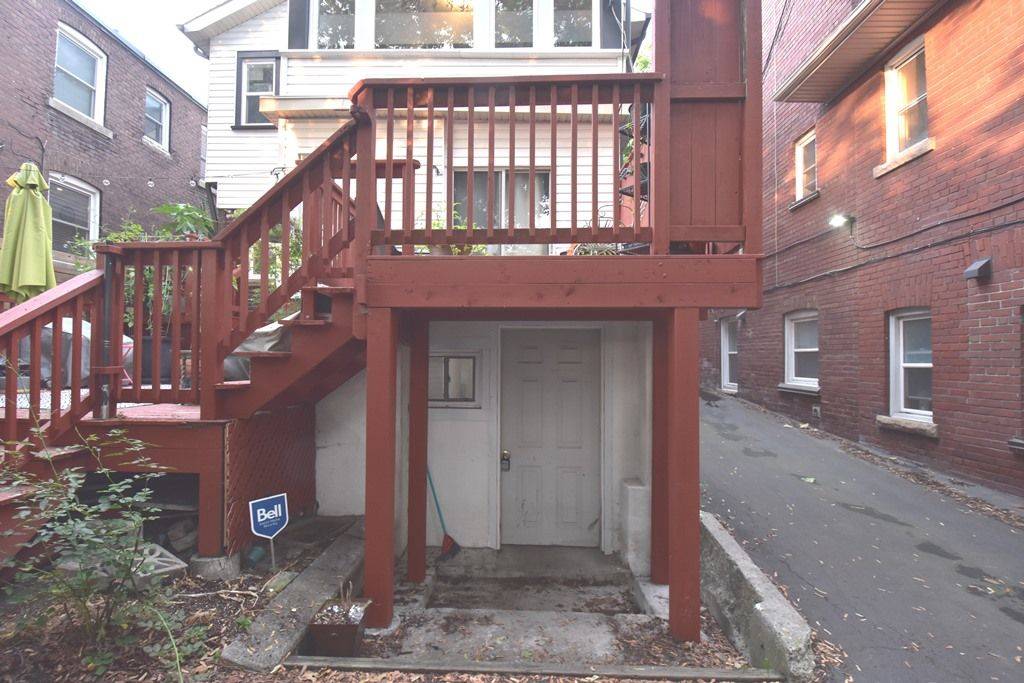 Toronto E01, ON M4L 2P6,102 Greenwood AVE