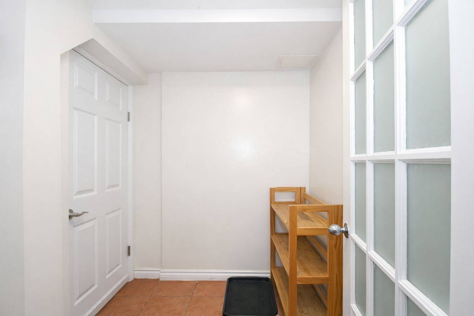 Toronto E01, ON M4L 2P6,102 Greenwood AVE