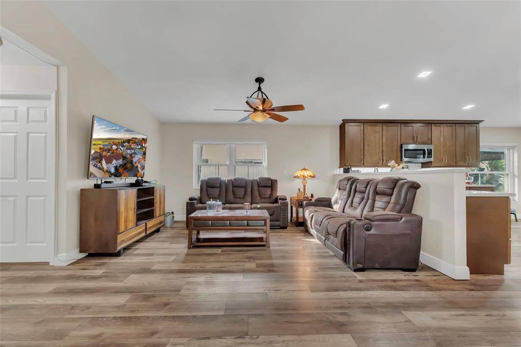 Davie, FL 33325,555 Abingdon Way