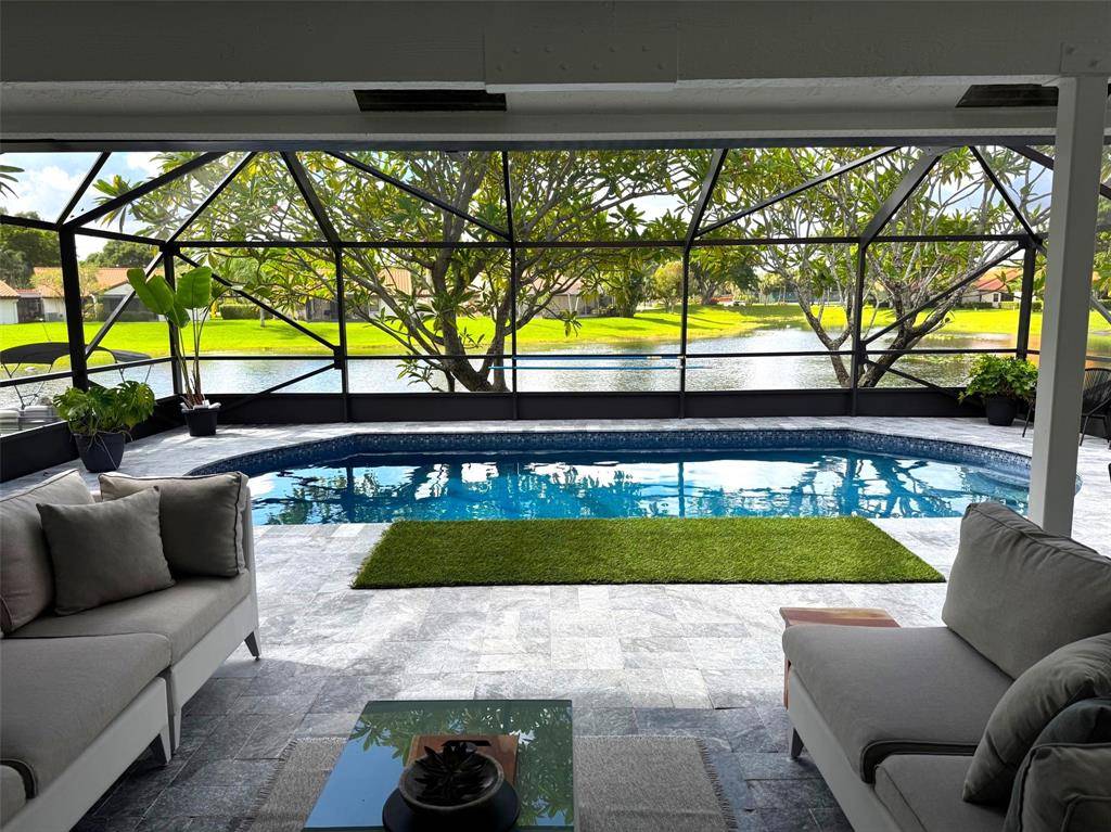 Deerfield Beach, FL 33442,18 Capitol Ct