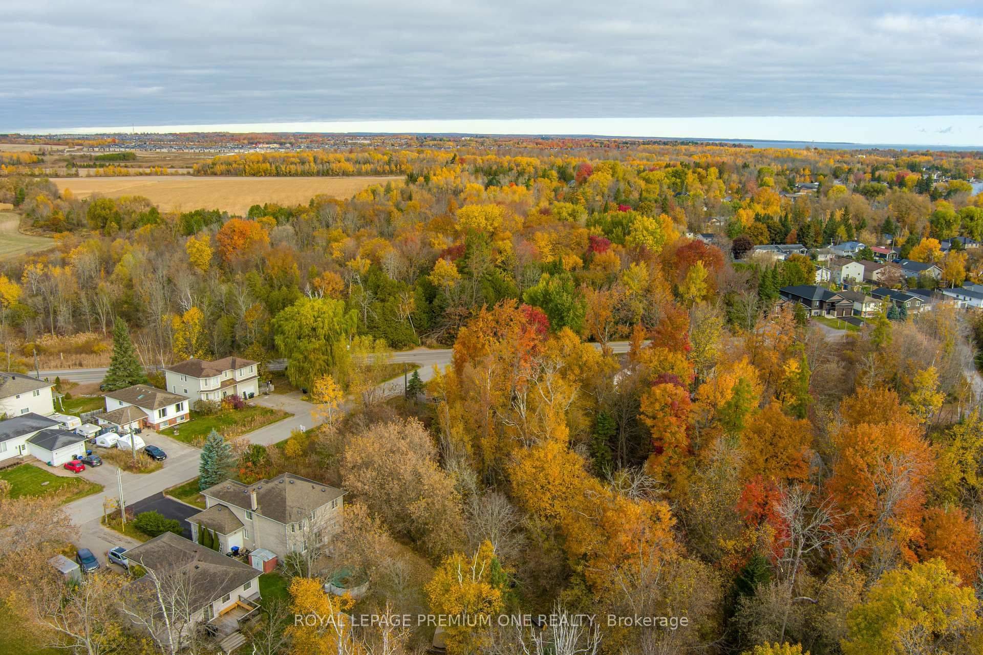 Innisfil, ON L0L 1C0,909B Willow ST