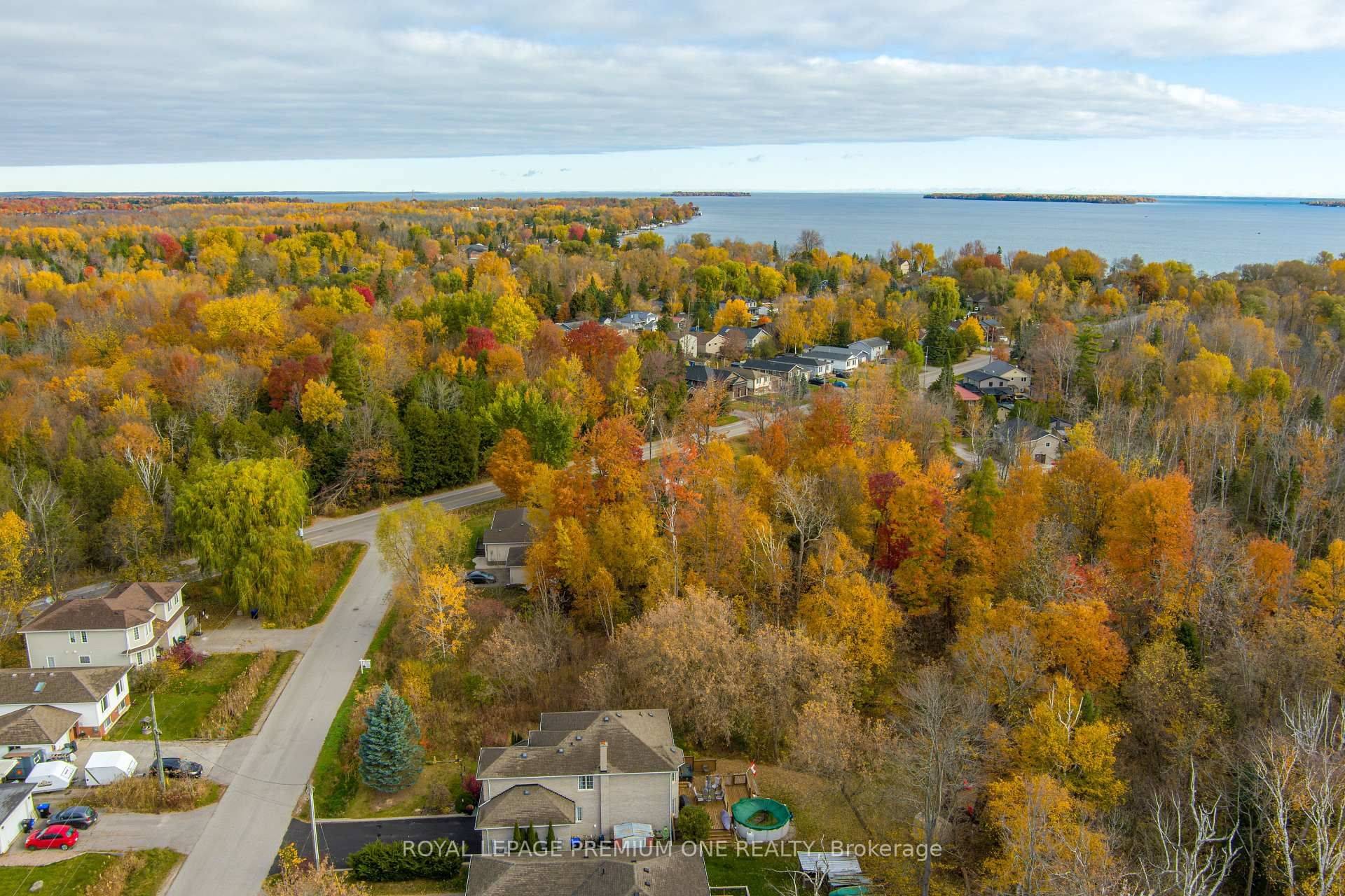 Innisfil, ON L0L 1C0,909B Willow ST