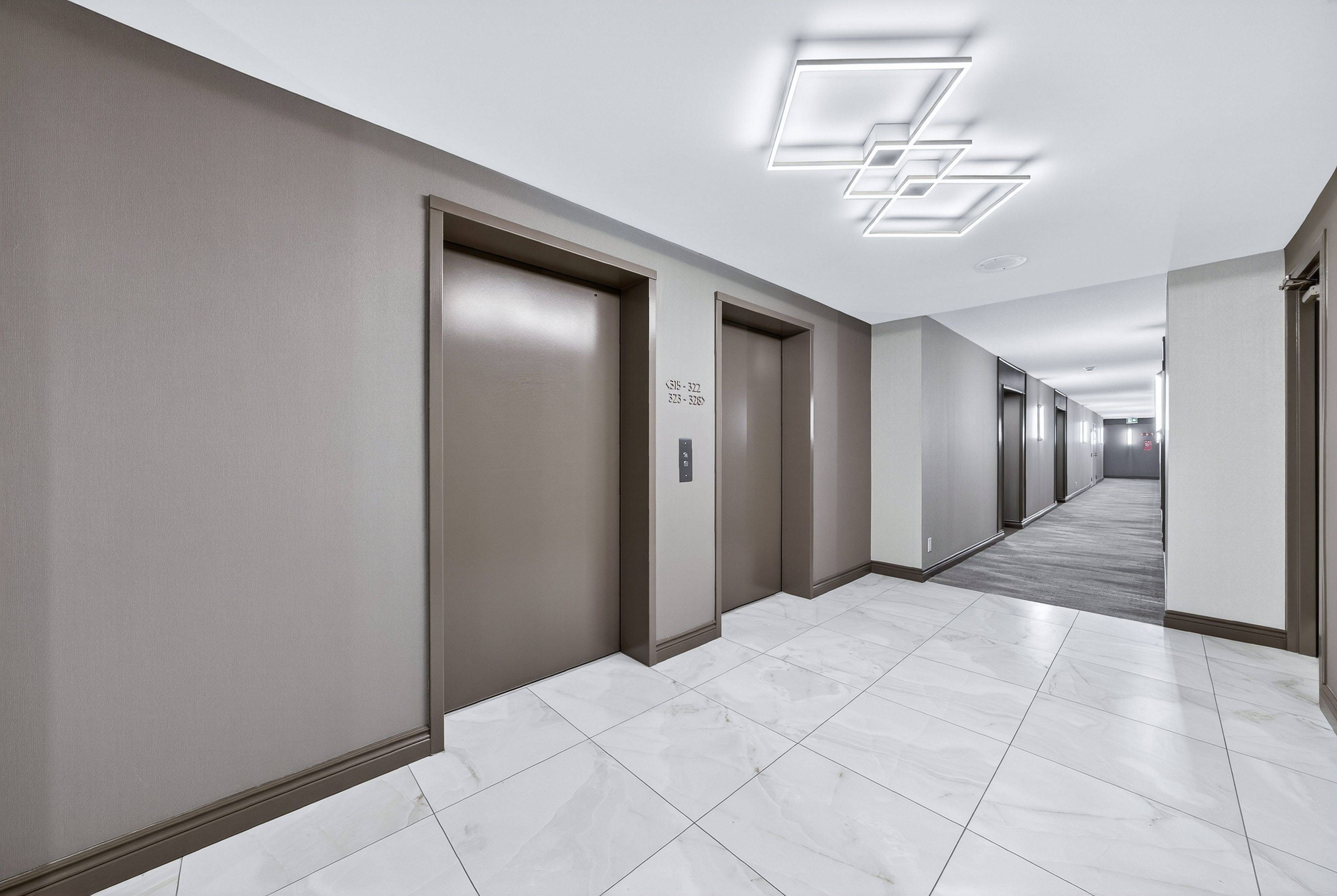 Richmond Hill, ON L4C 9R7,32 Clarissa DR #319