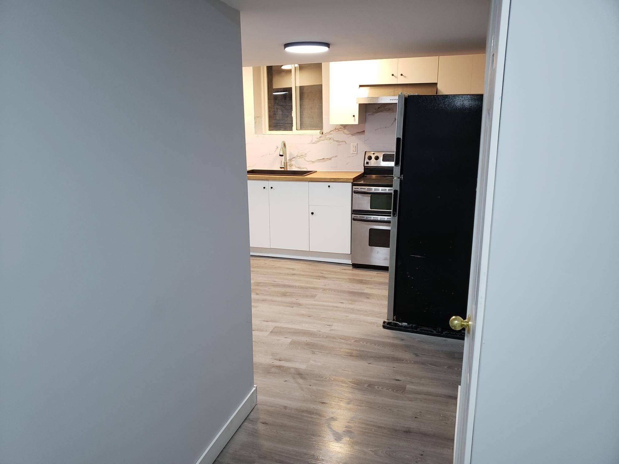 Barrie, ON L4N 6M9,31 Carr DR