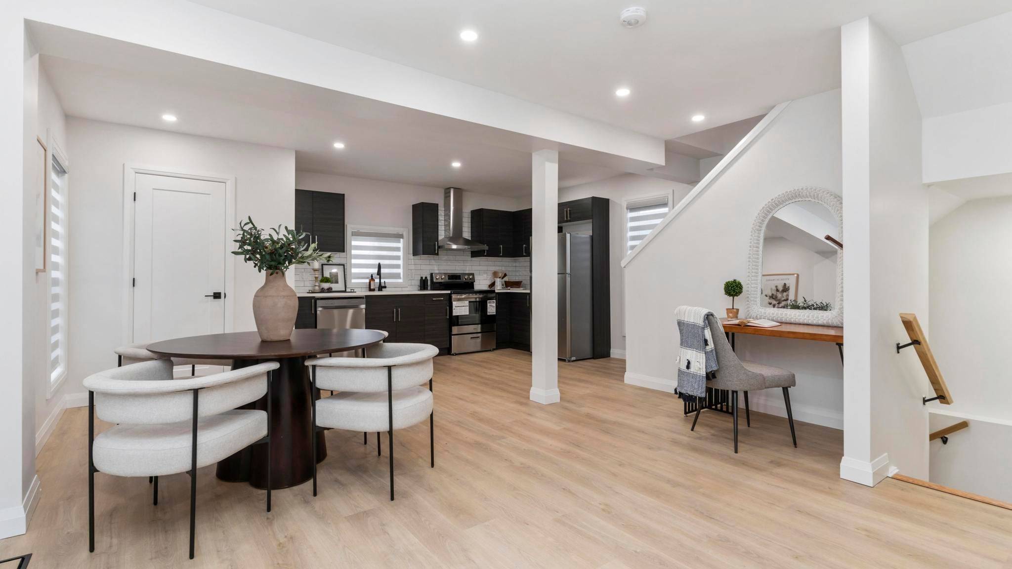 London East, ON N5Z 1R6,355 Hamilton RD