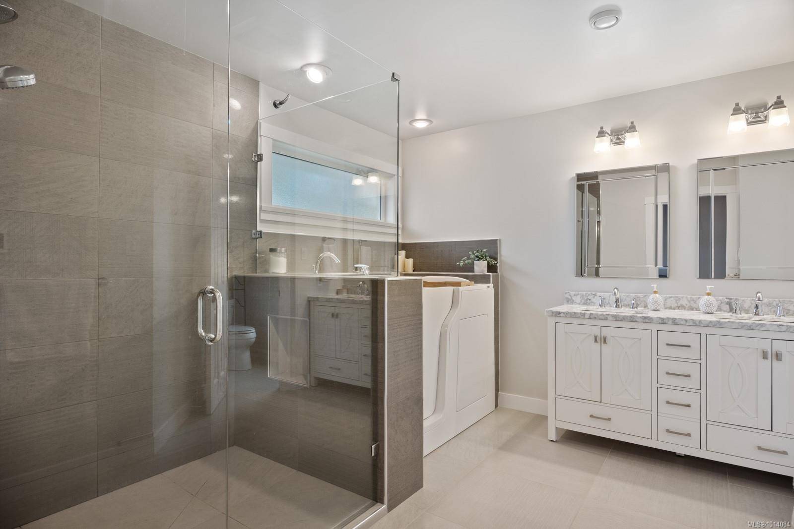 Qualicum Beach, BC V9K 1E1,955 Royal Dornoch Dr