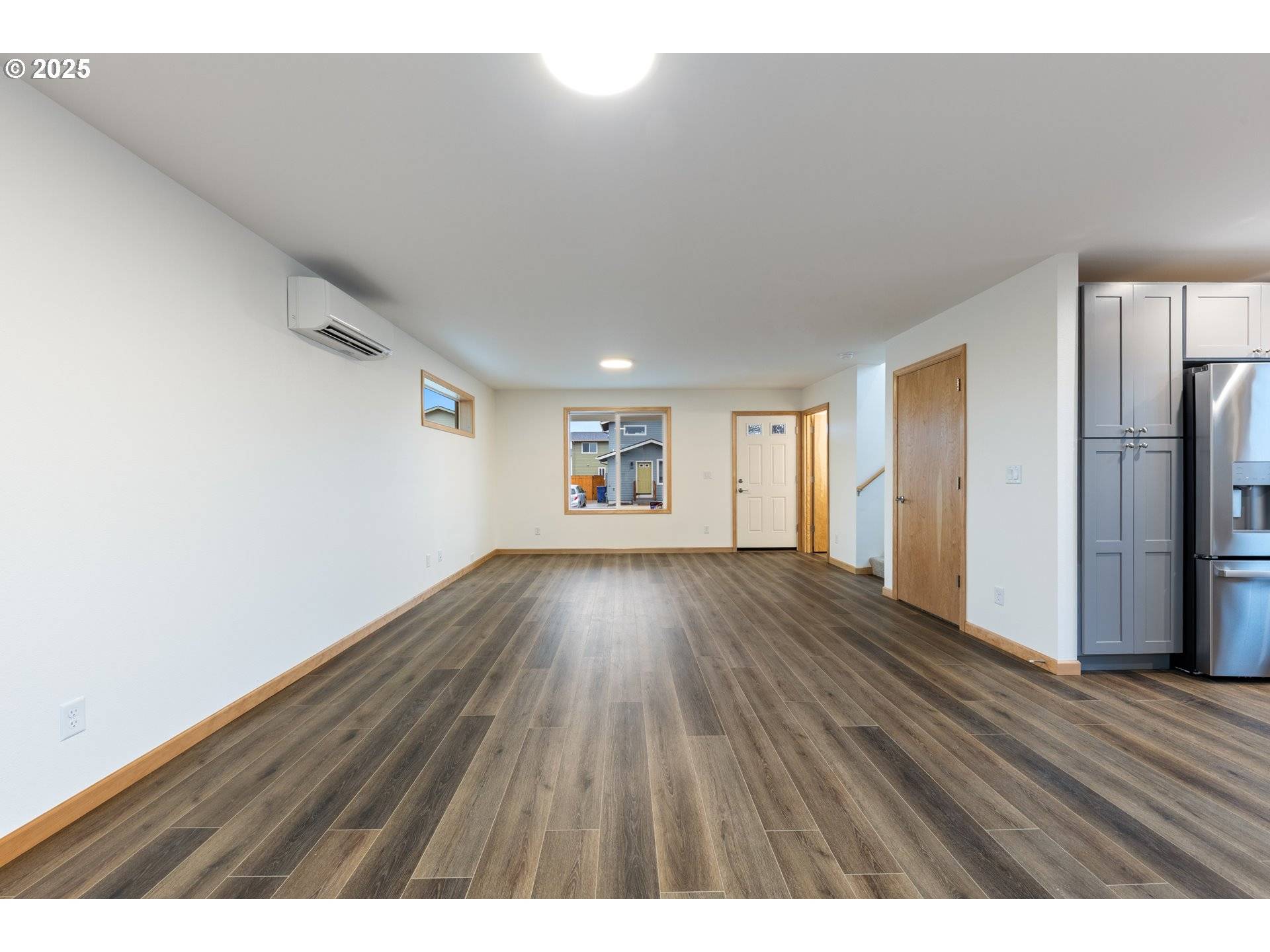 Eugene, OR 97402,647 OAKWOOD DR