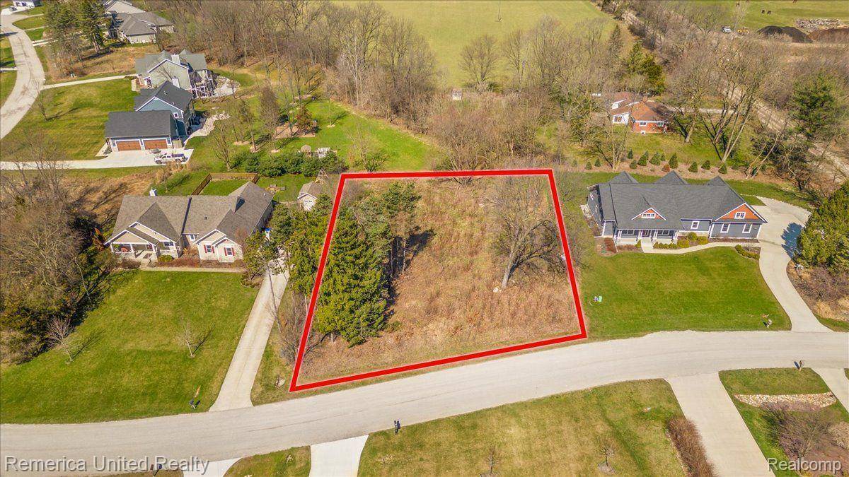 South Lyon, MI 48178,10512 OAK FOREST DR