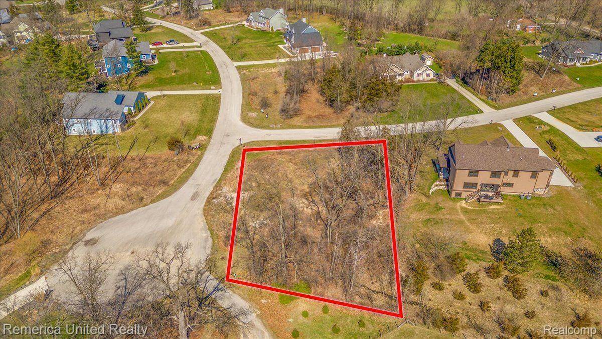 South Lyon, MI 48178,10537 OAK FOREST DR