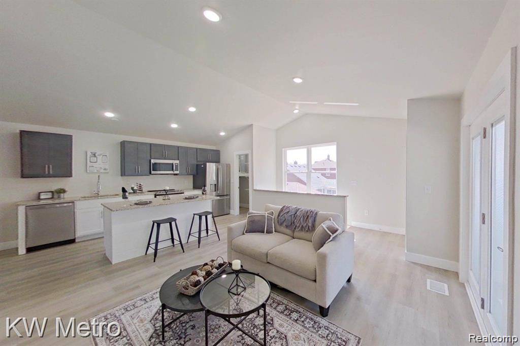 Ferndale, MI 48220,695 Livernois