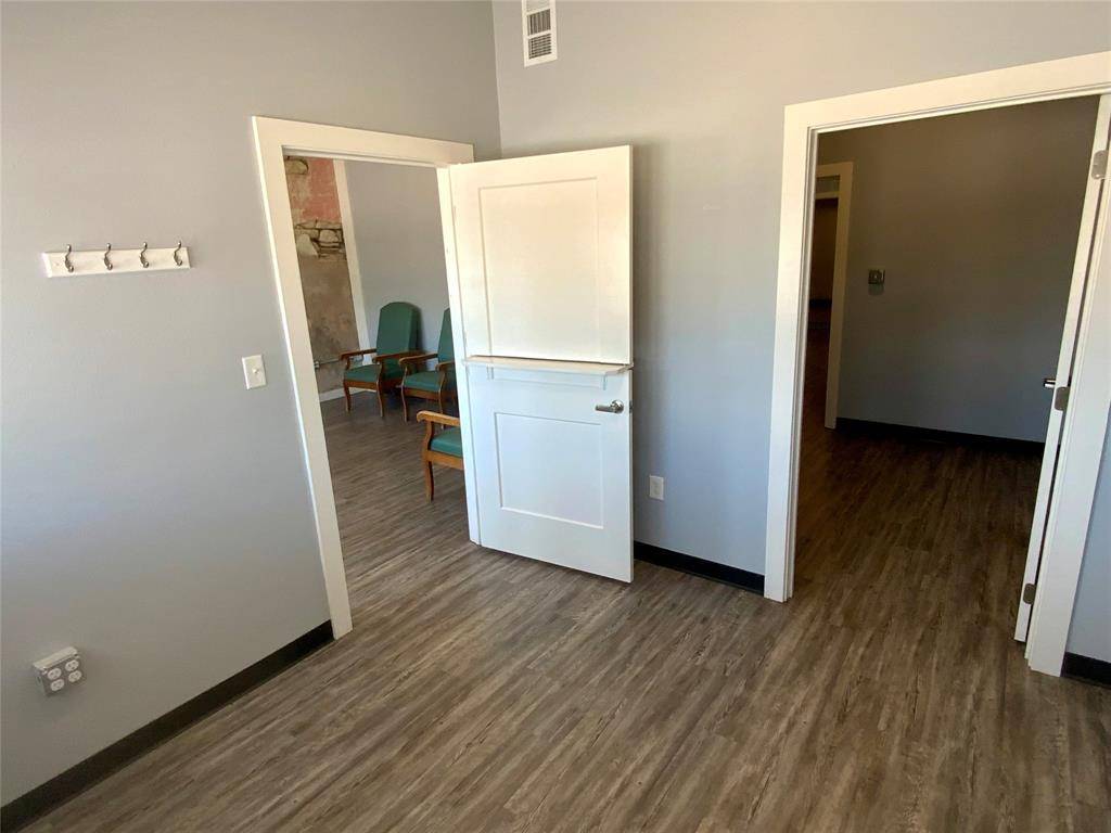 Clifton, TX 76634,113 S Avenue D