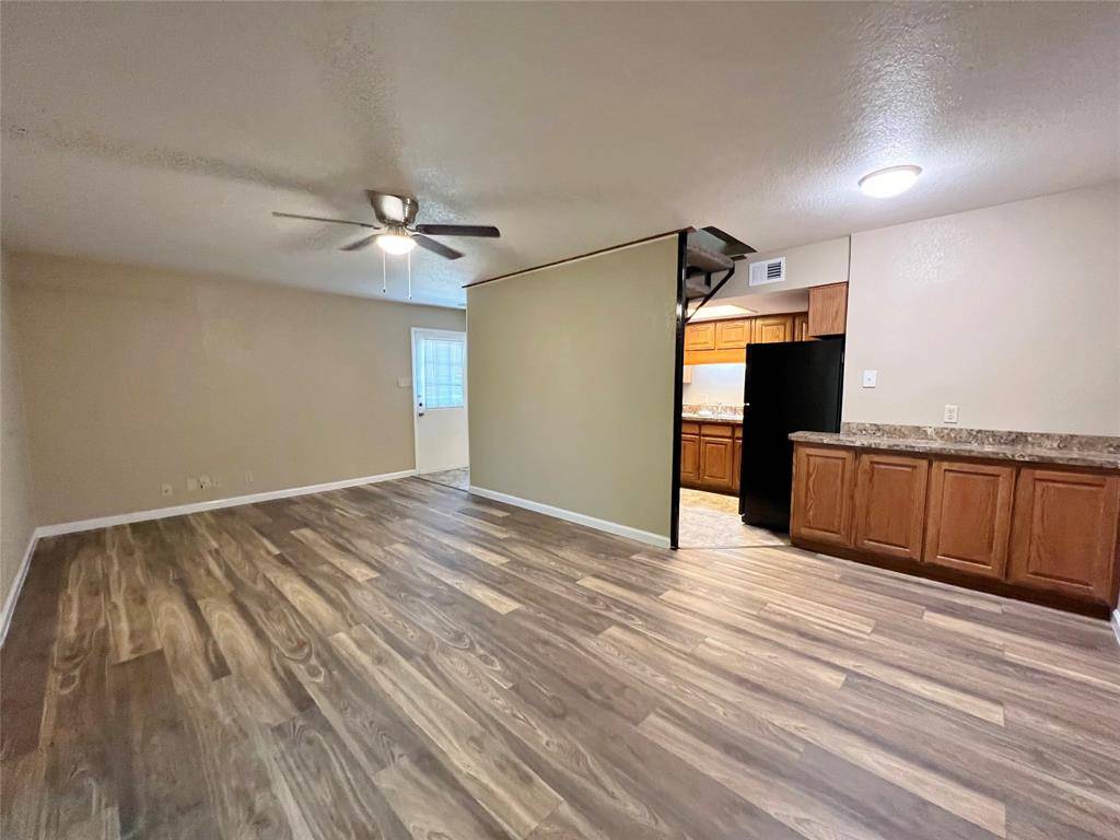 Arlington, TX 76013,907 S Bowen Road