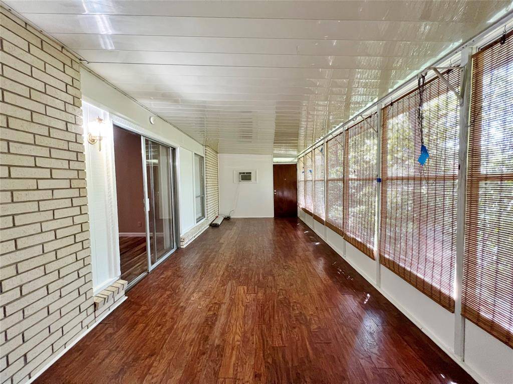 907 S Bowen Road, Arlington, TX 76013