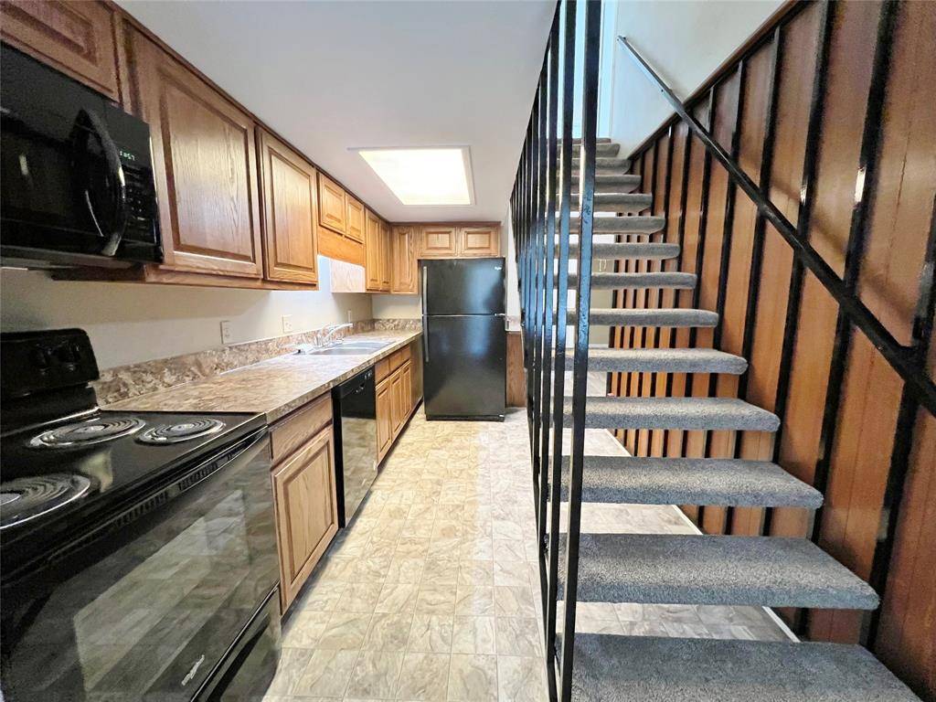 907 S Bowen Road, Arlington, TX 76013