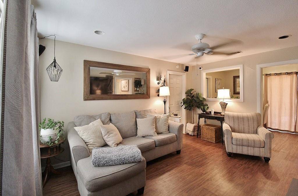 Arlington, TX 76010,911 E Lovers Lane