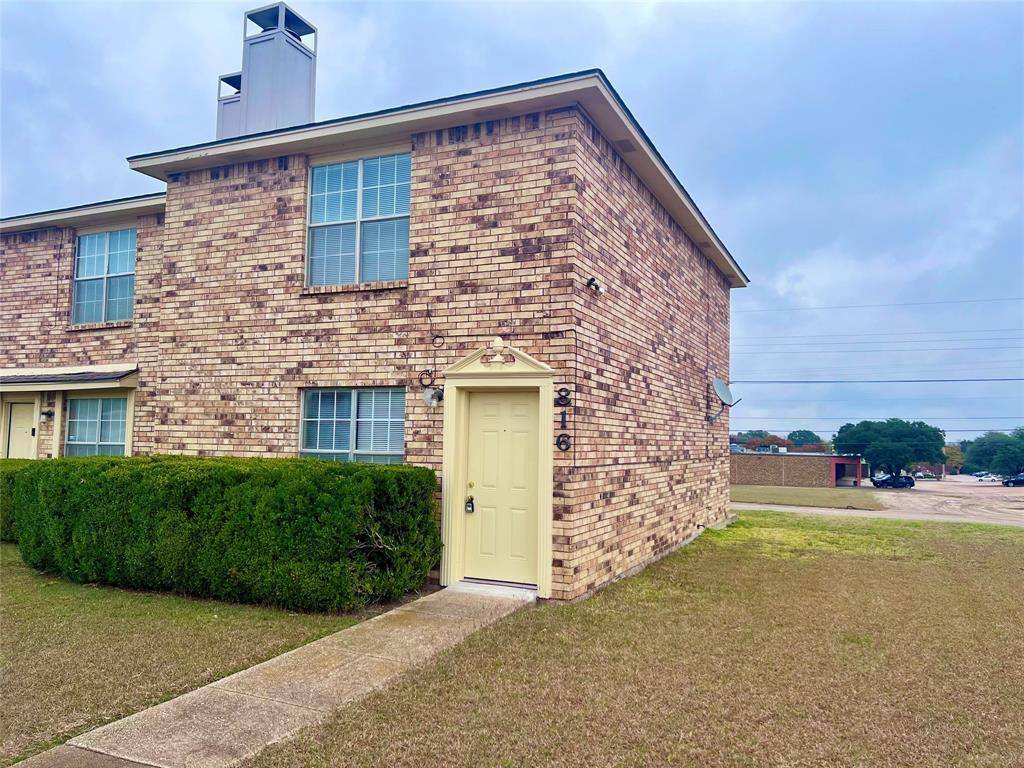 Desoto, TX 75115,816 Red Bud Drive