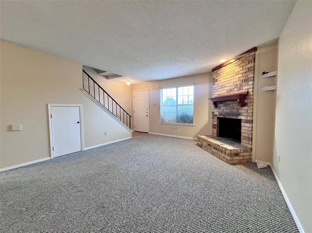 Desoto, TX 75115,816 Red Bud Drive