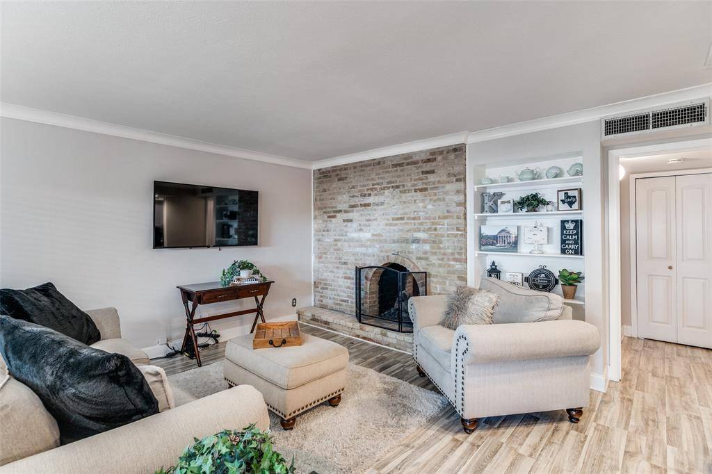 Dallas, TX 75206,5908 Sandhurst Lane #142