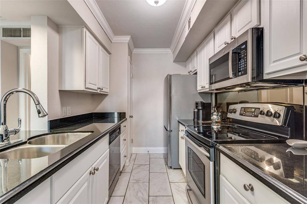 Dallas, TX 75206,5908 Sandhurst Lane #142