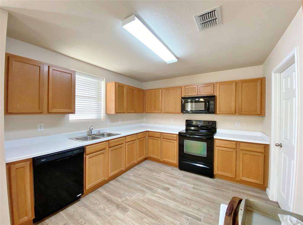 Denton, TX 76210,5511 Green Ivy Road