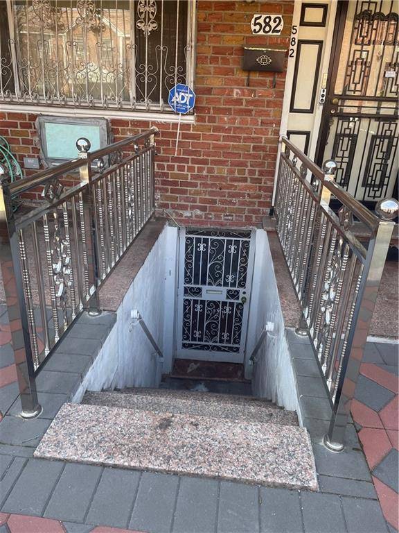 Brooklyn, NY 11236,582 East 82nd ST