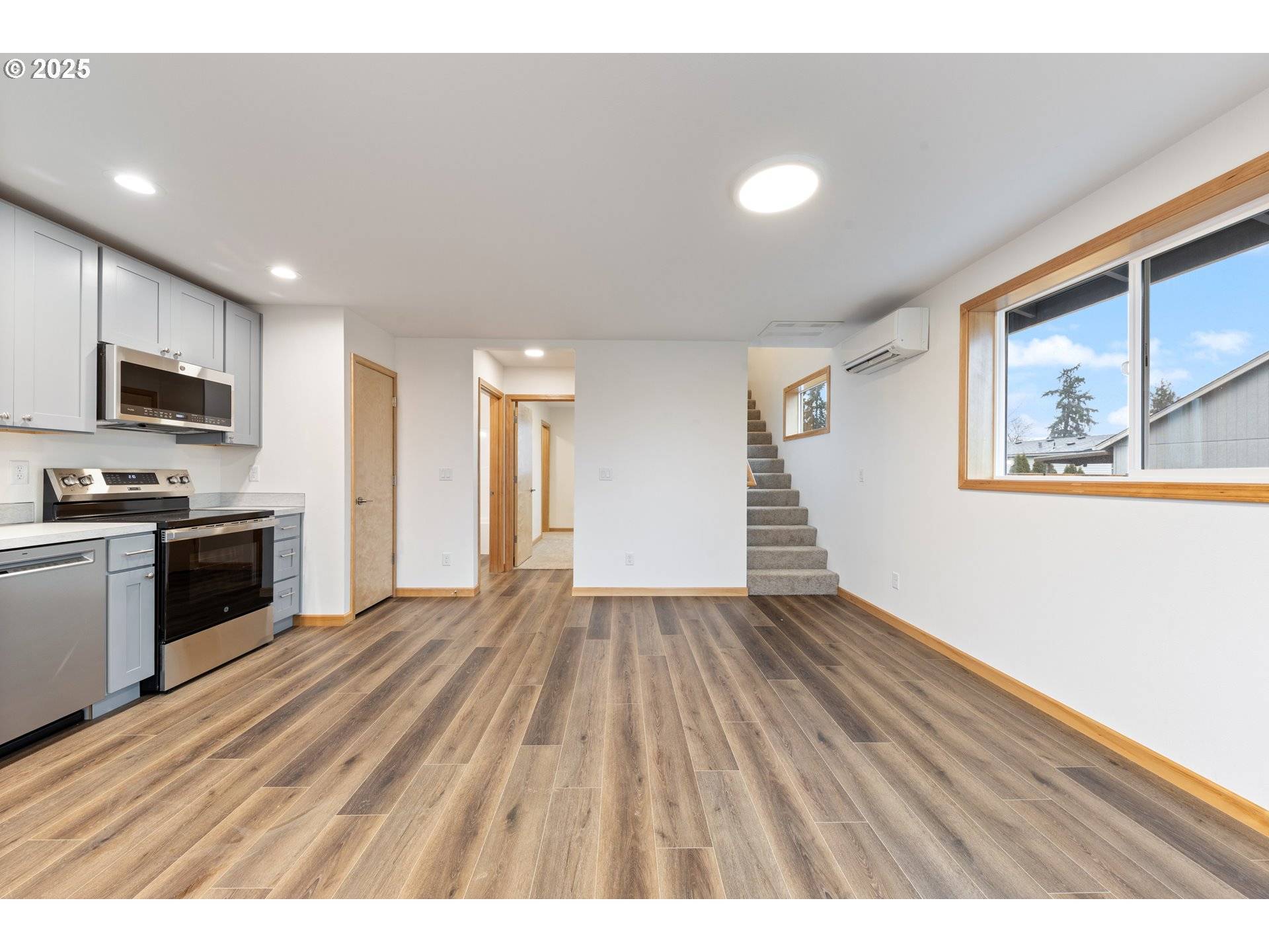 Eugene, OR 97402,5272 FOREST LN