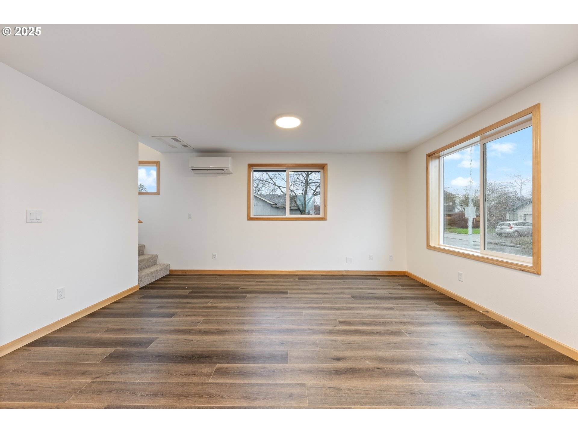 Eugene, OR 97402,5272 FOREST LN