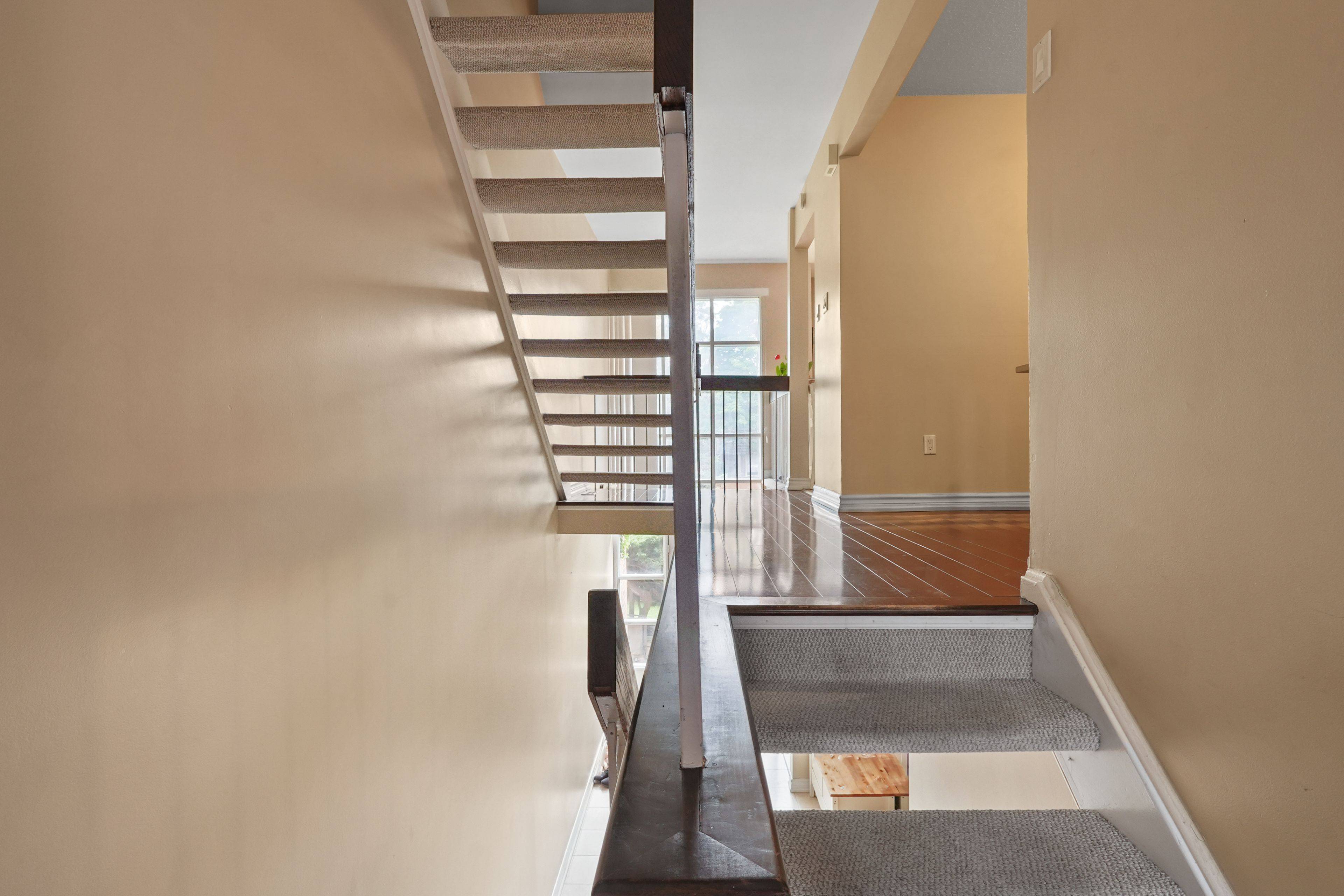 Toronto C12, ON M2P 2A3,70 Upper Canada DR #4