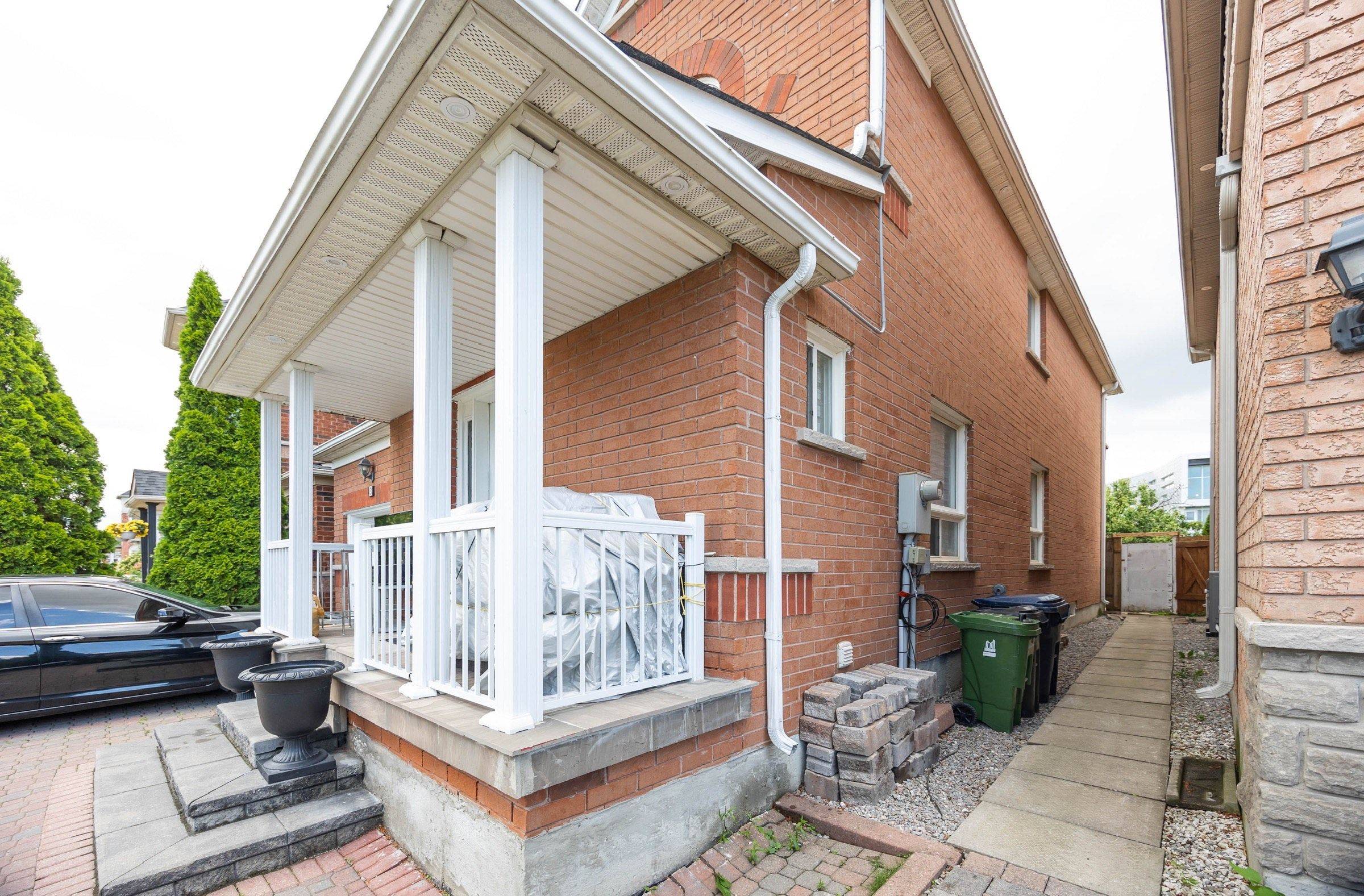 Toronto E11, ON M1X 1X1,3 Grosbeak CRES