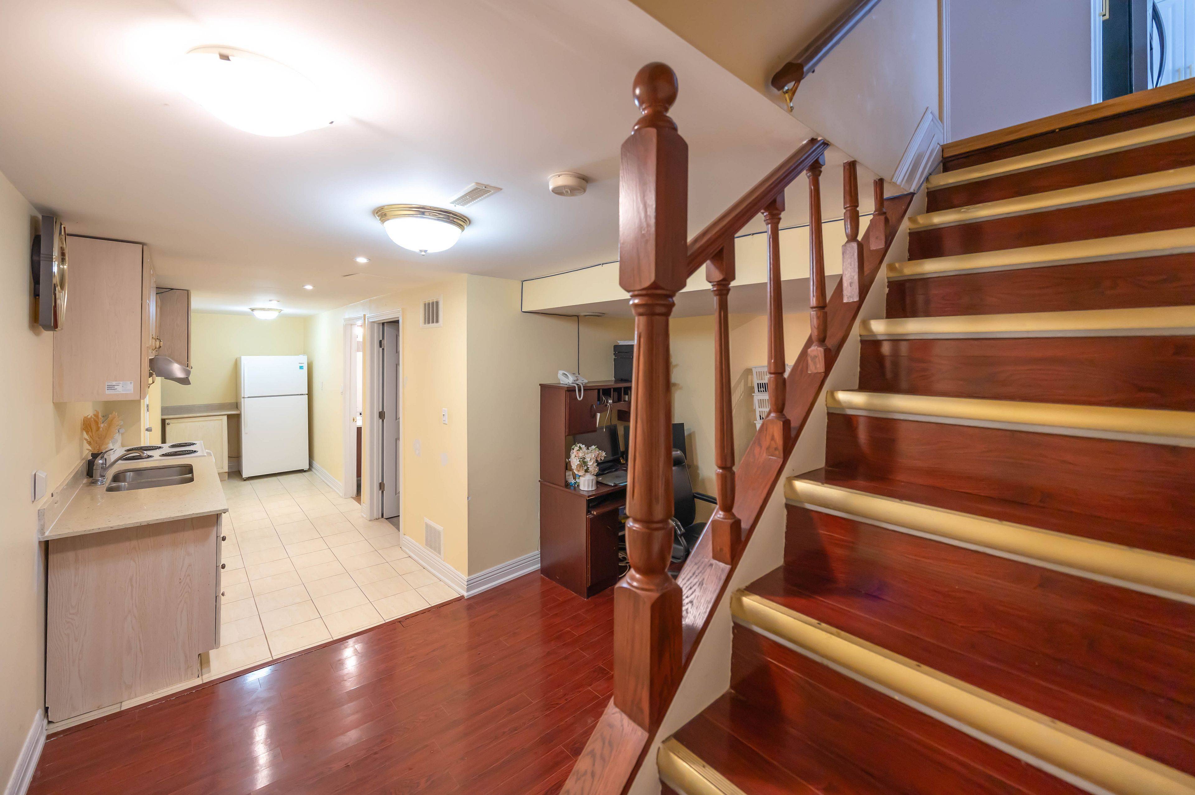 Toronto E11, ON M1X 1X1,3 Grosbeak CRES