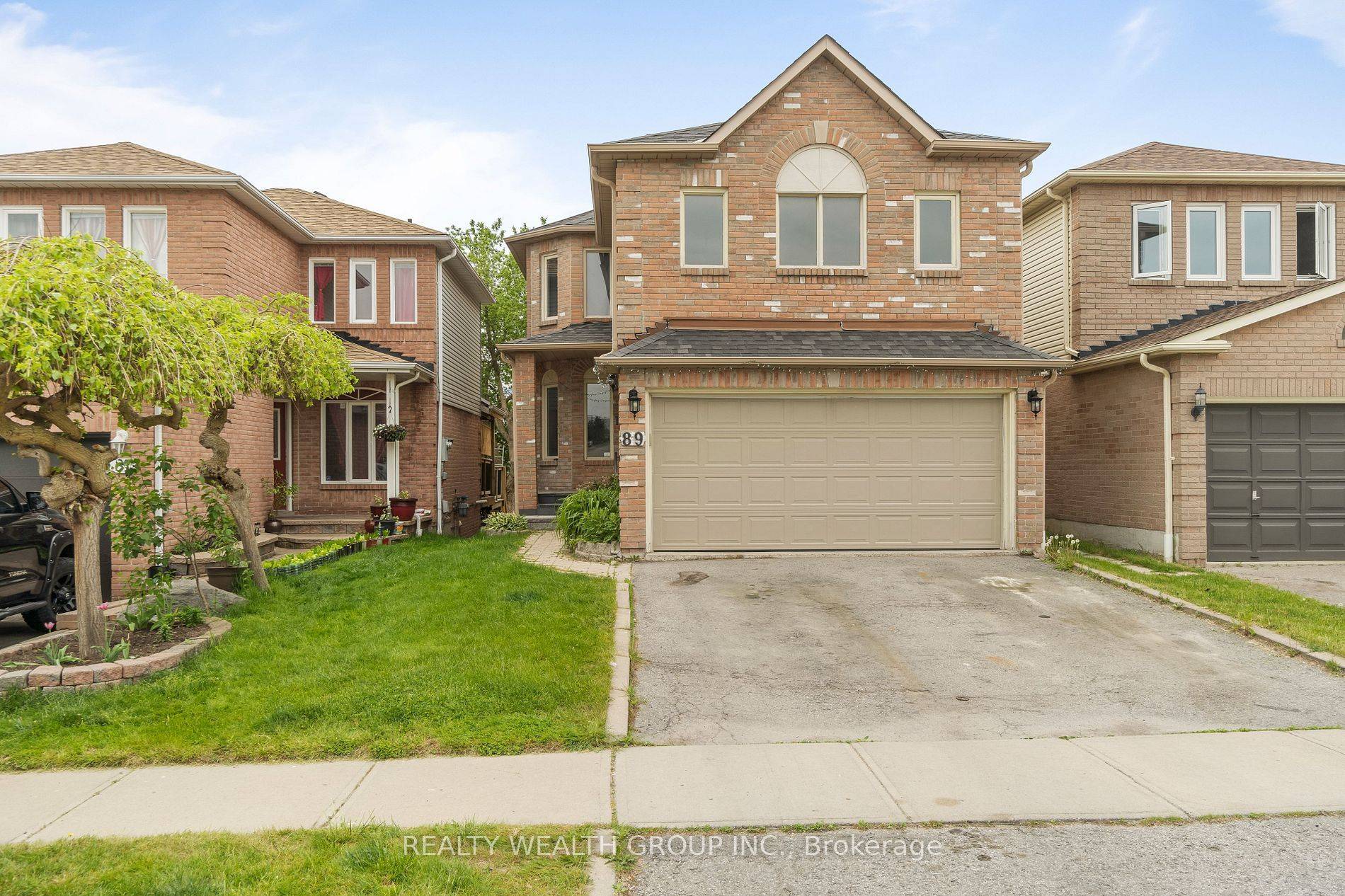 Whitby, ON L1R 2H3,89 Knotty Pine DR