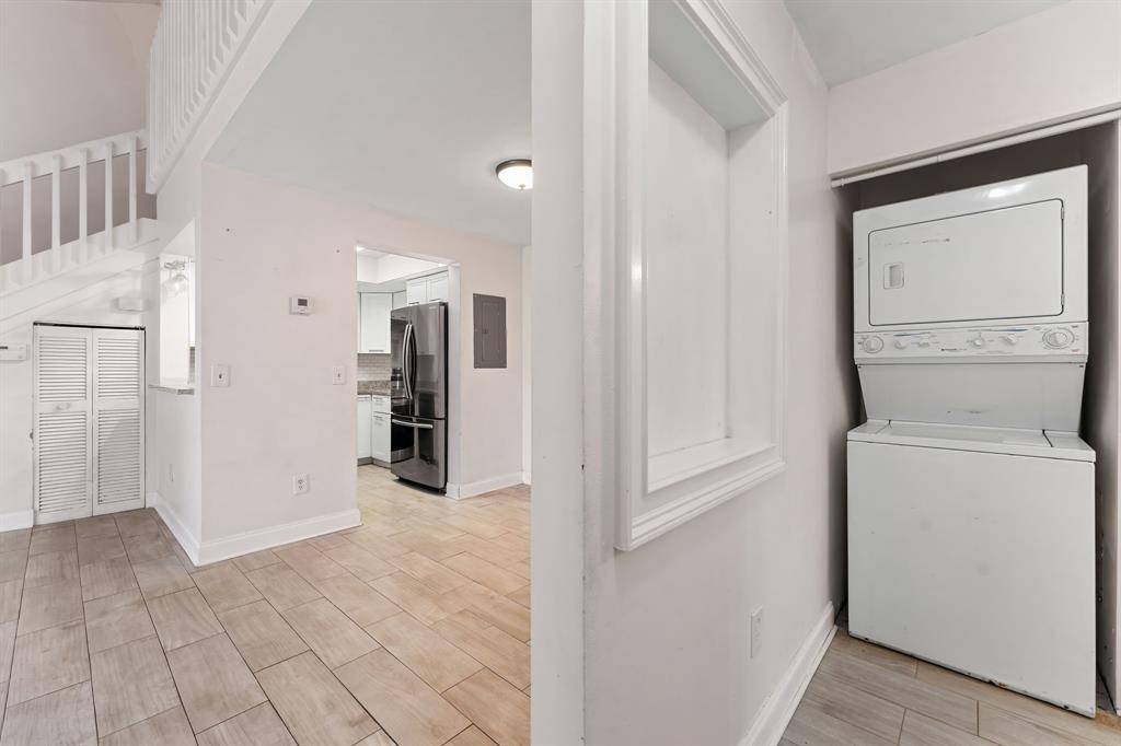 North Lauderdale, FL 33068,2084 Champions Way #2084