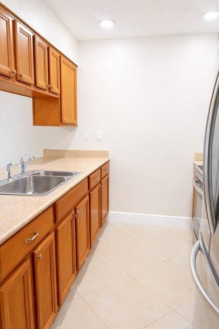 West Palm Beach, FL 33415,2077 E Bond Dr #2077