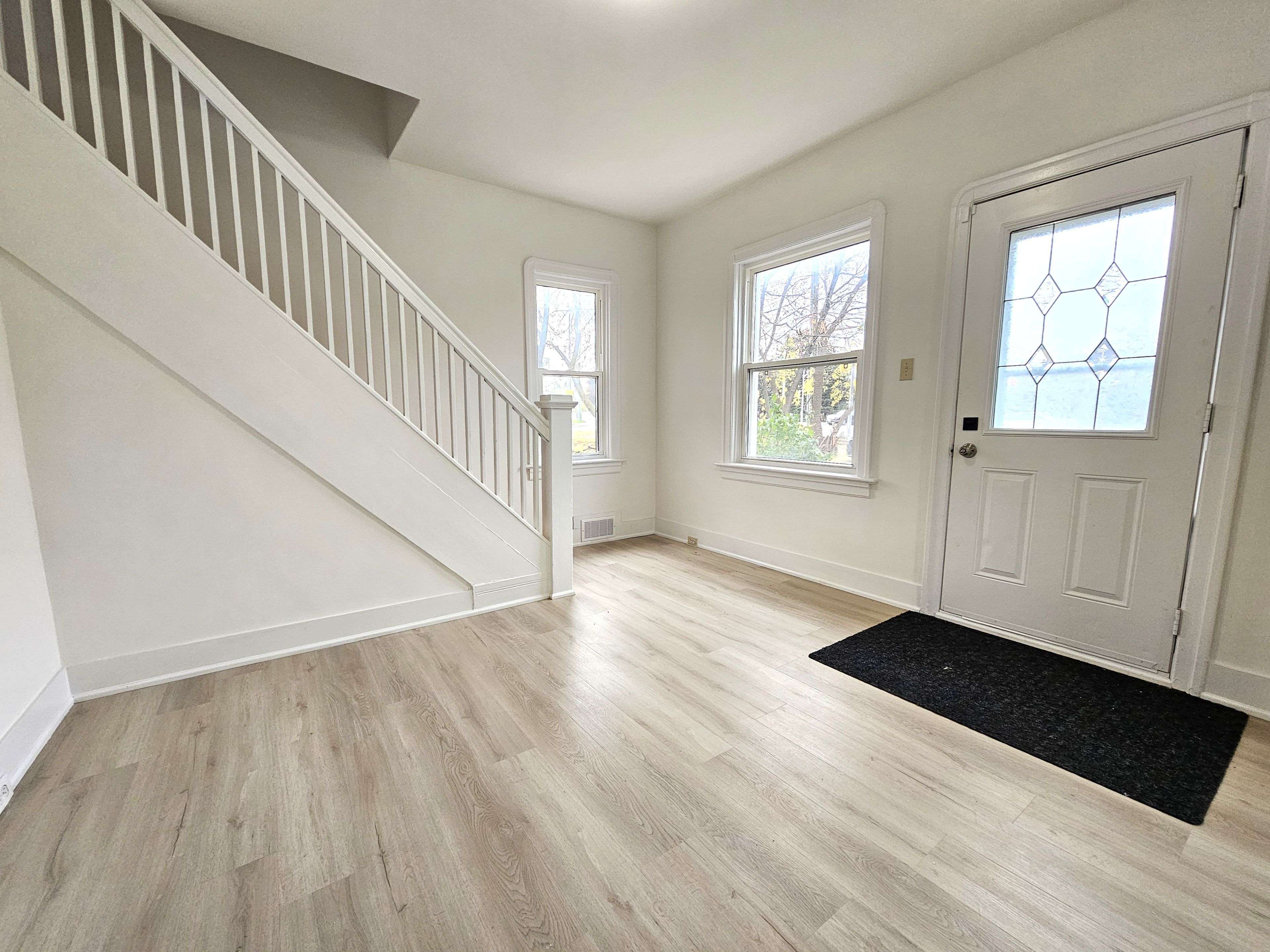 Georgina, ON L4P 2C6,399 The Queensway South N/A