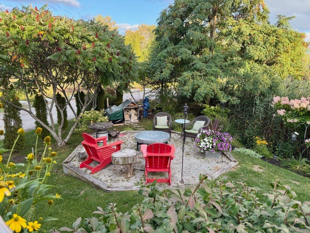 Wasaga Beach, ON L9Z 1X7,19 White Pines TRL