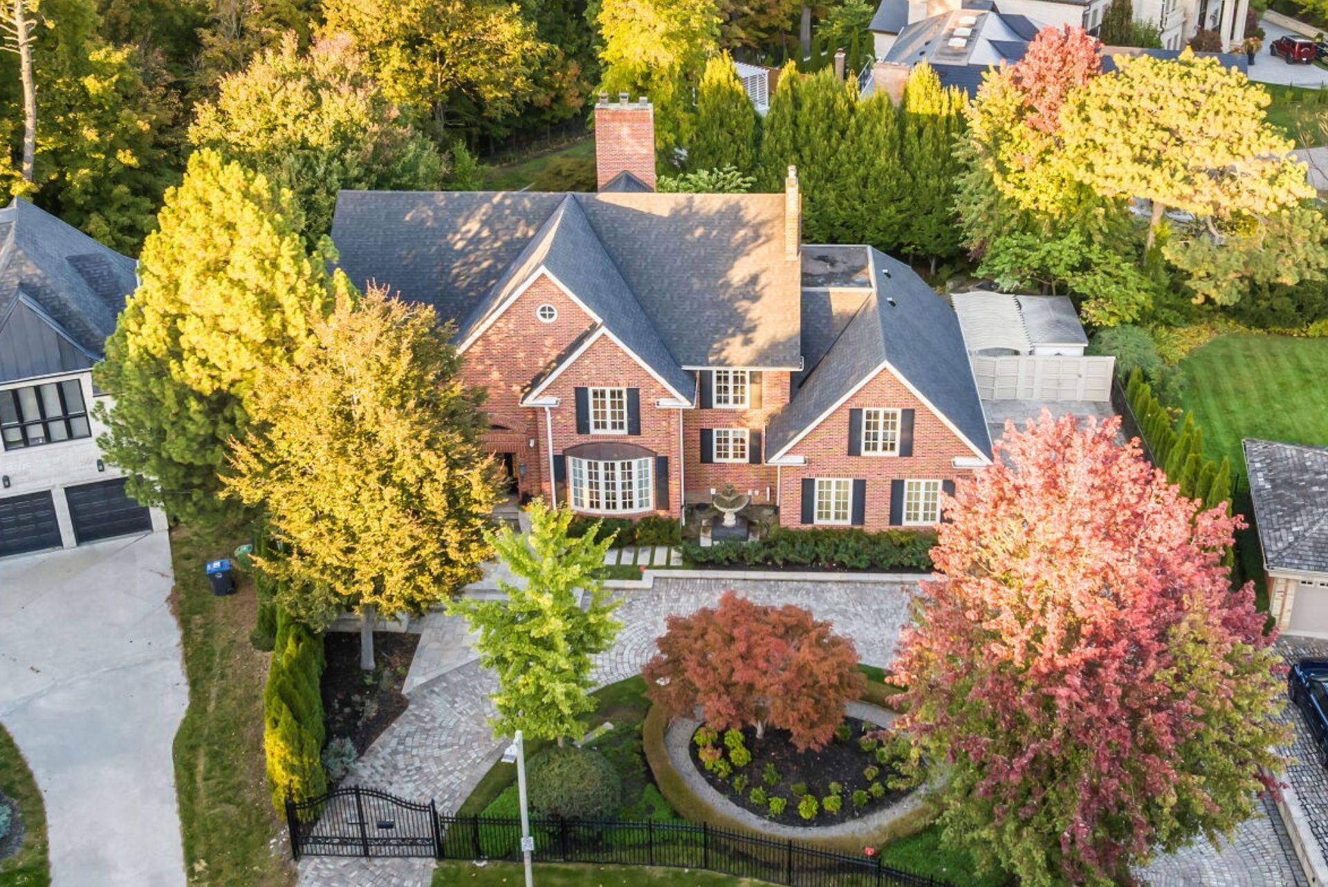 Mississauga, ON L5H 3X6,2173 Shawanaga TRL