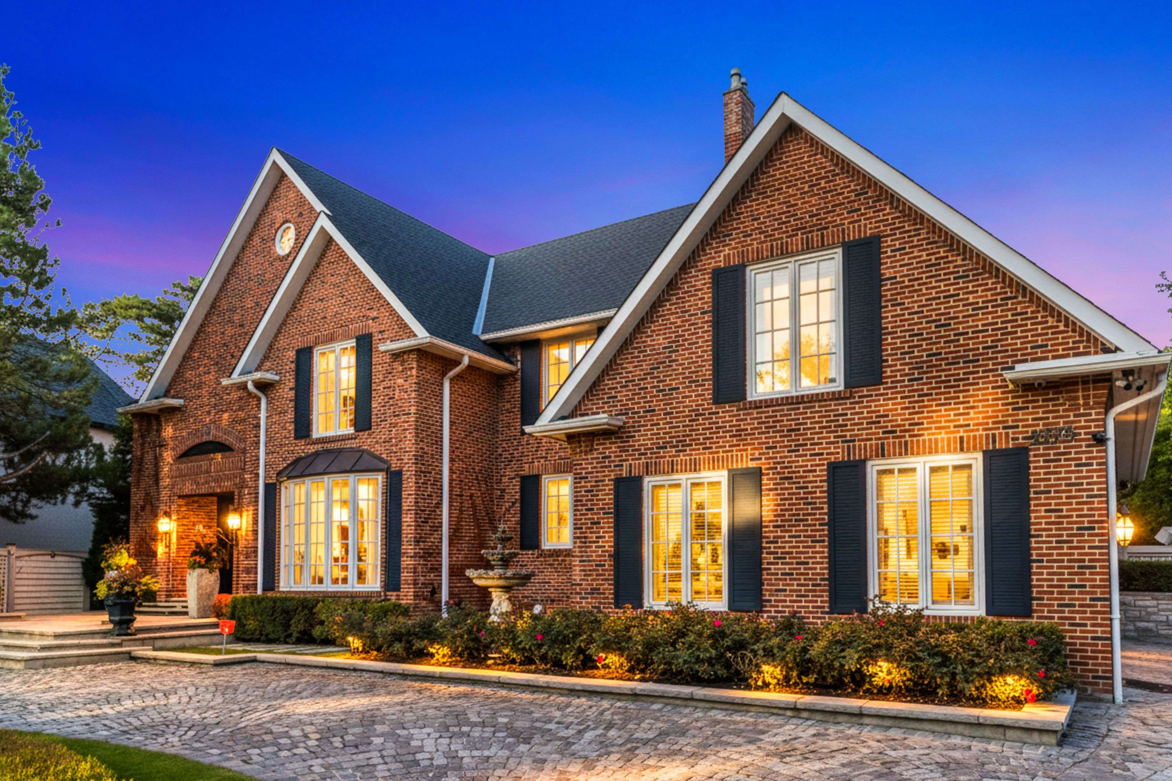 Mississauga, ON L5H 3X6,2173 Shawanaga TRL