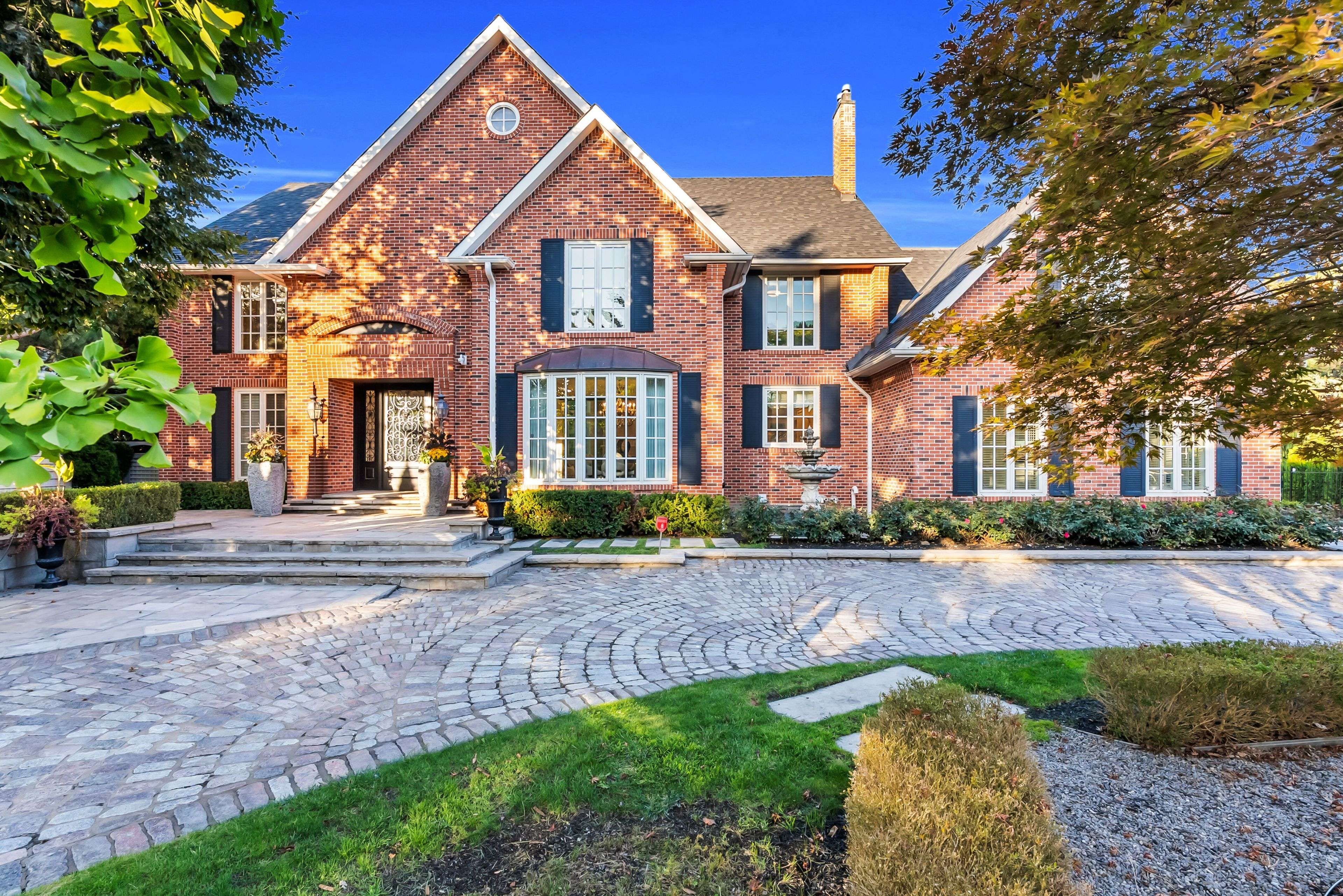 Mississauga, ON L5H 3X6,2173 Shawanaga TRL