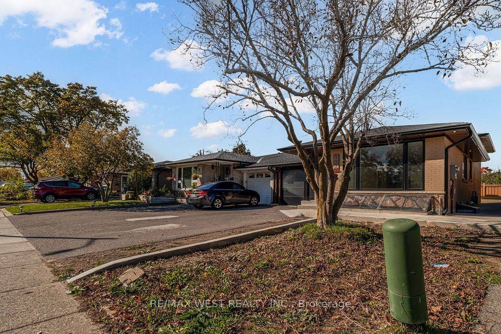 Brampton, ON L6W 1S9,152 Clarence ST #Lower