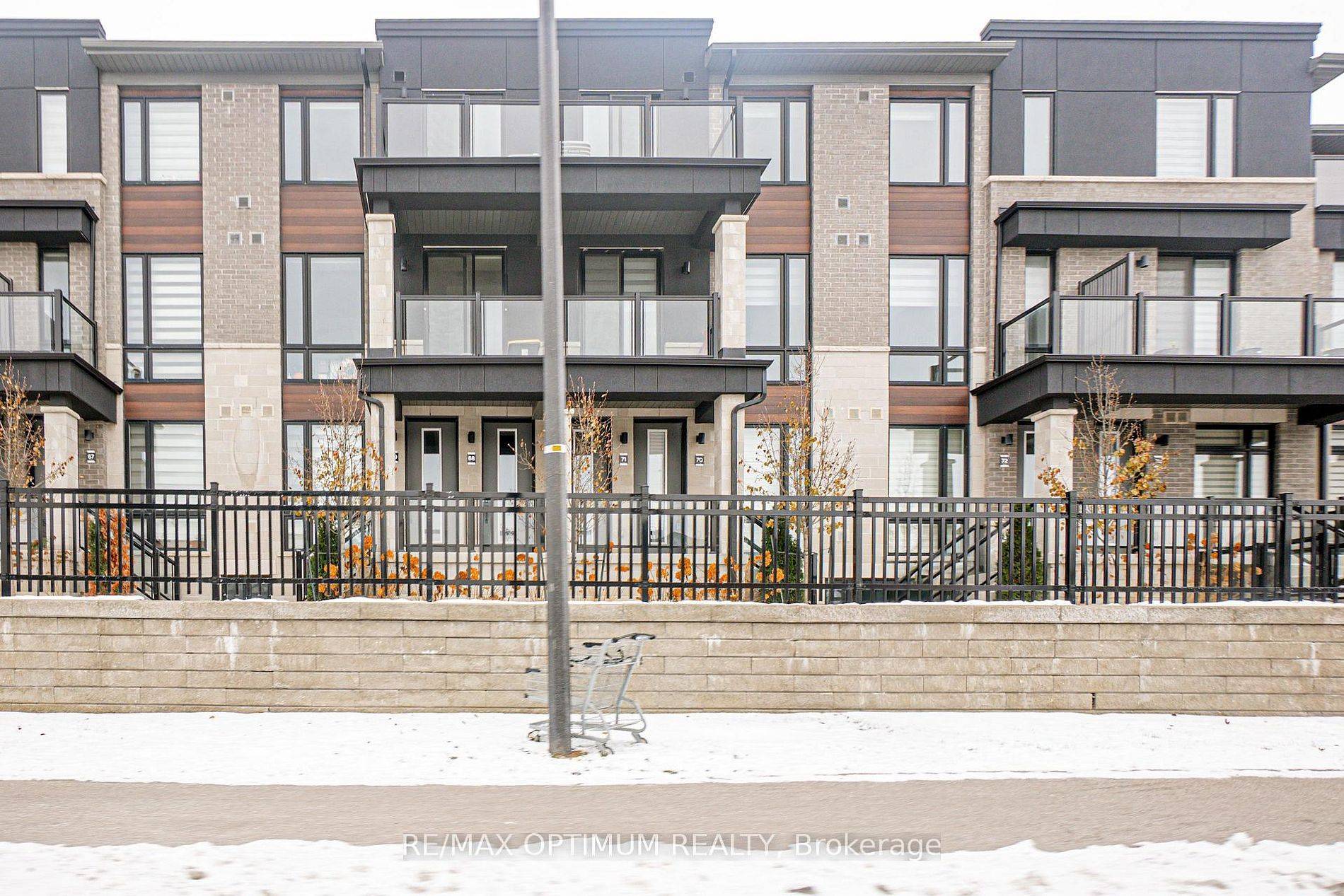 Brampton, ON L6Y 6G1,80 KNOTSBERRY CIR #72