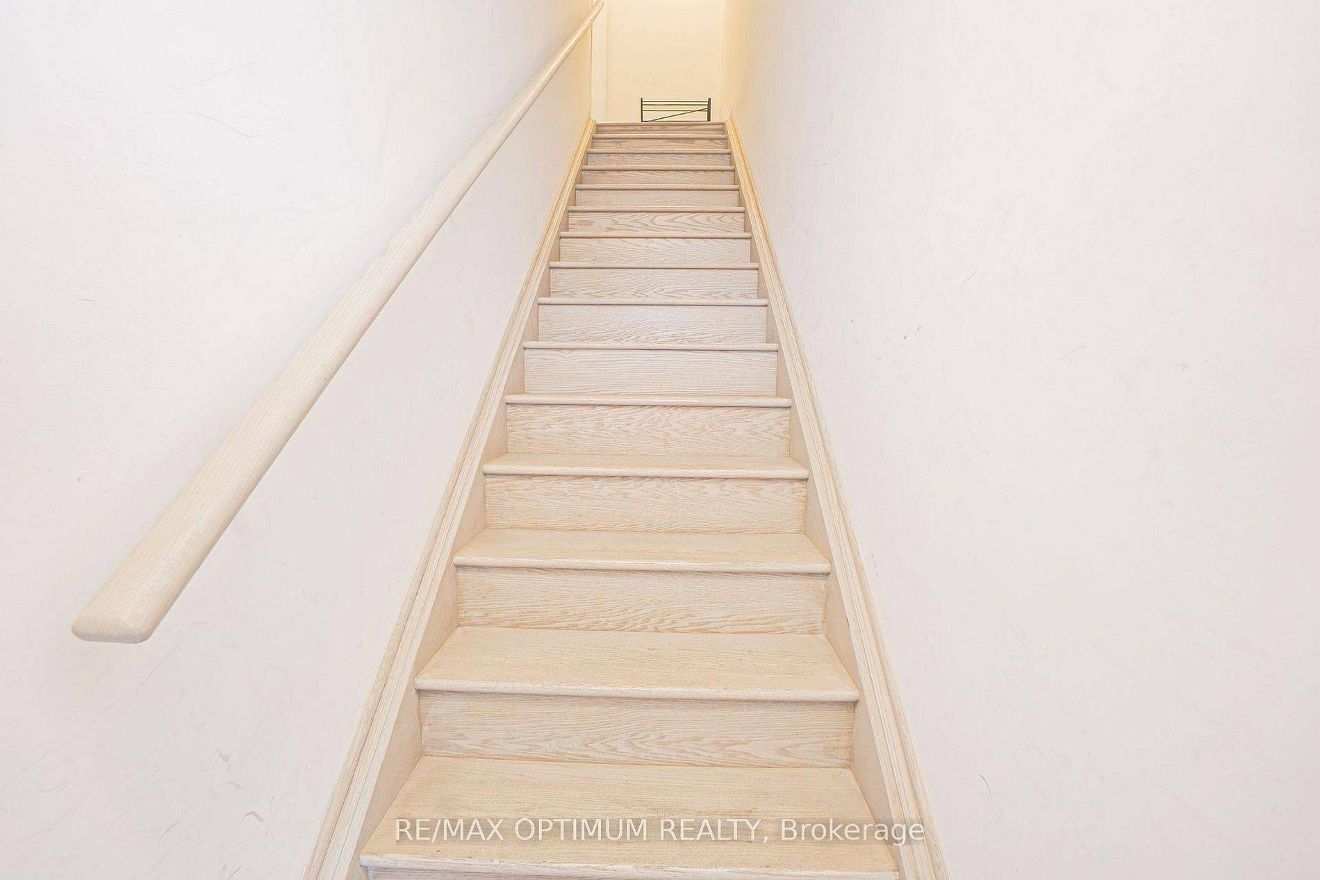 Brampton, ON L6Y 6G1,80 KNOTSBERRY CIR #72