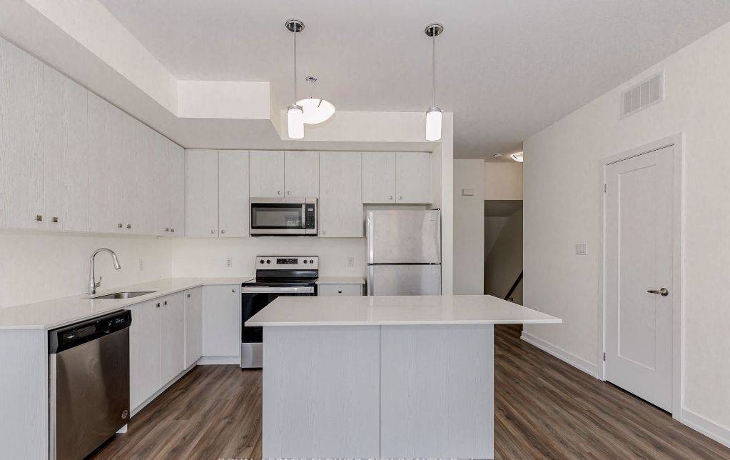 Kitchener, ON N2E 0J3,10 Palace ST #C13