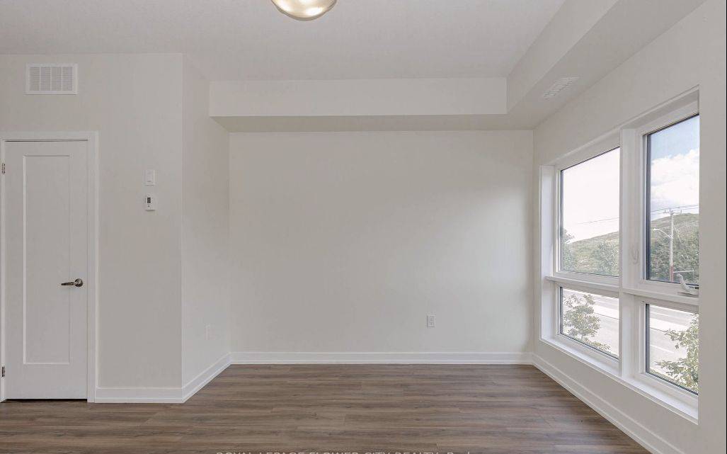 Kitchener, ON N2E 0J3,10 Palace ST #C13