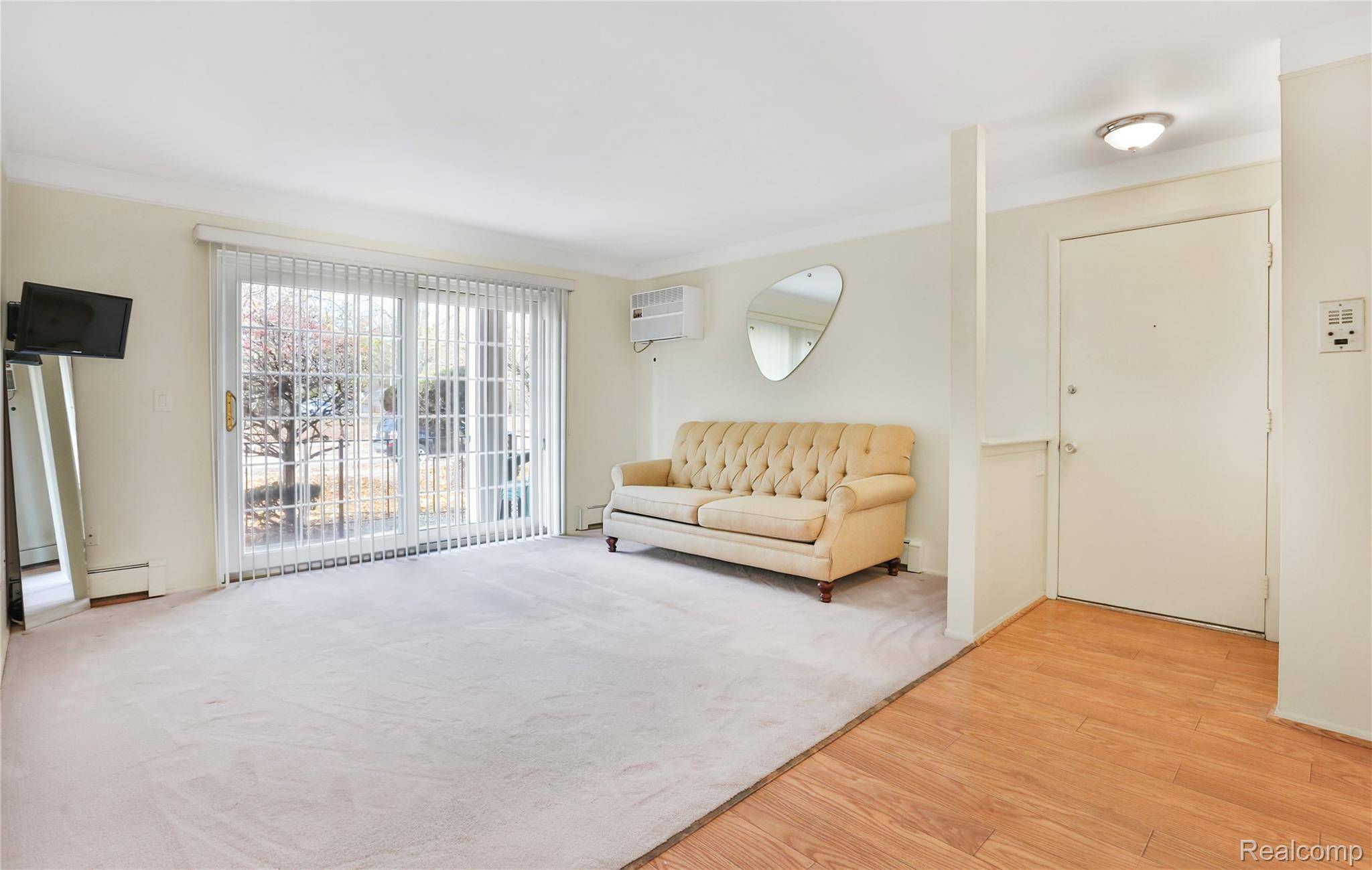 St. Clair Shores, MI 48081,22001 E 11 Mile RD