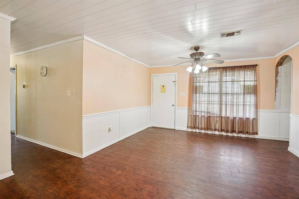 Covington, TX 76636,319 S Rogers Street