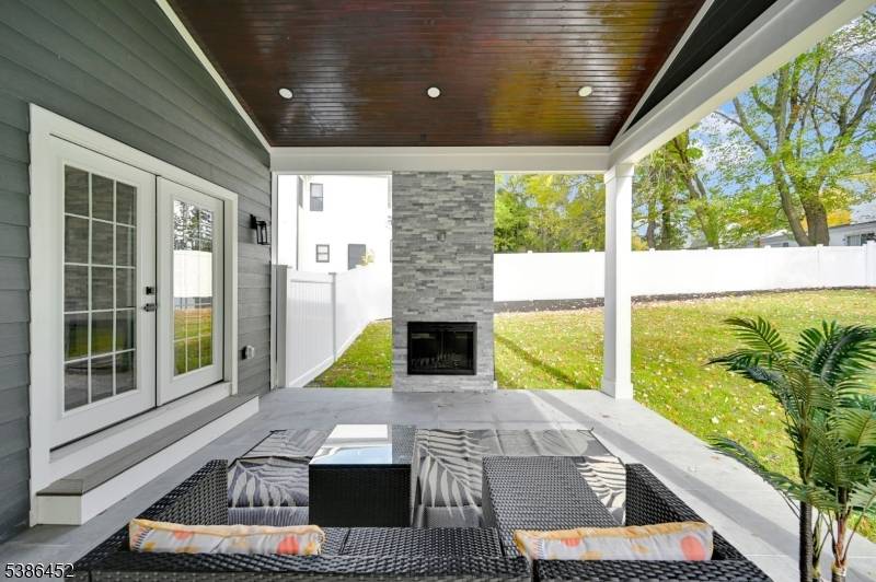 Livingston Twp., NJ 07039,153 E Cedar St